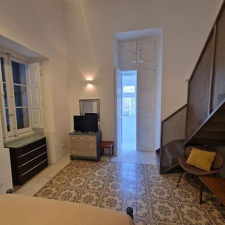 No 60, 2Nd Floor, Centrally Located, Fully Equipped Studio Apt 일 푸리아나 외부 사진