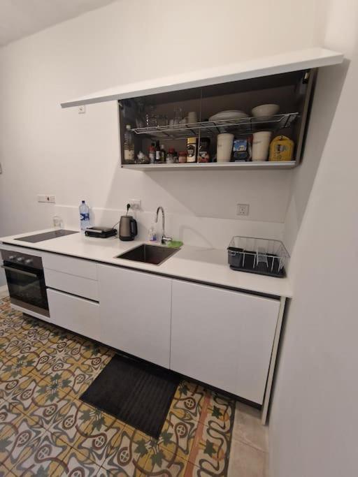 No 60, 2Nd Floor, Centrally Located, Fully Equipped Studio Apt 일 푸리아나 외부 사진