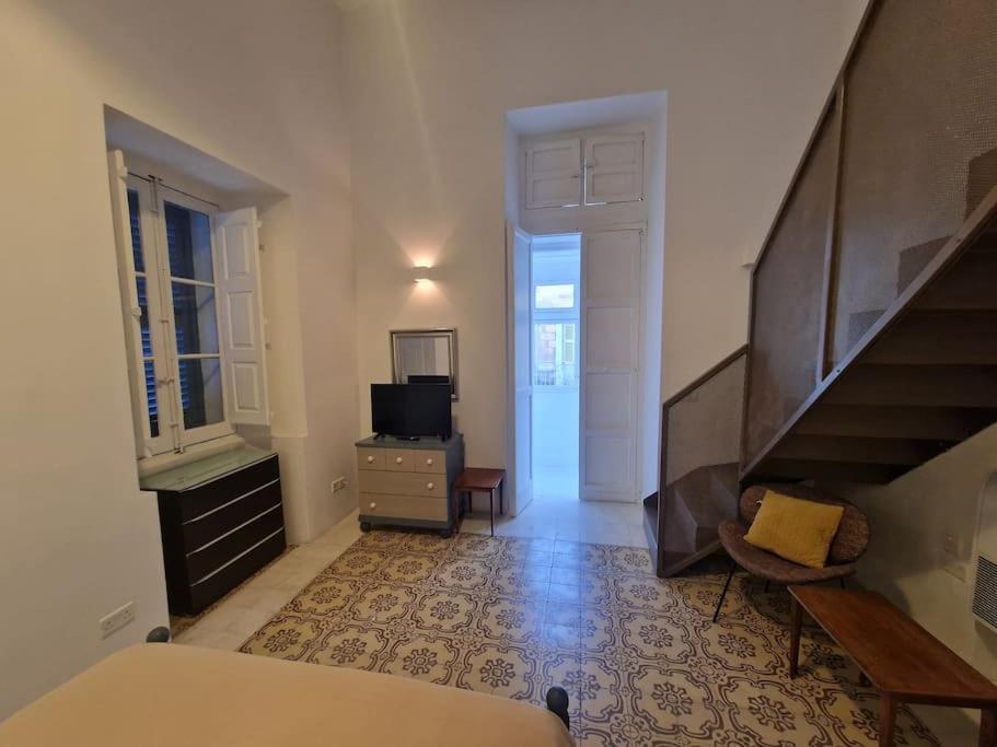 No 60, 2Nd Floor, Centrally Located, Fully Equipped Studio Apt 일 푸리아나 외부 사진