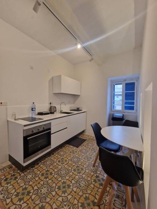 No 60, 2Nd Floor, Centrally Located, Fully Equipped Studio Apt 일 푸리아나 외부 사진
